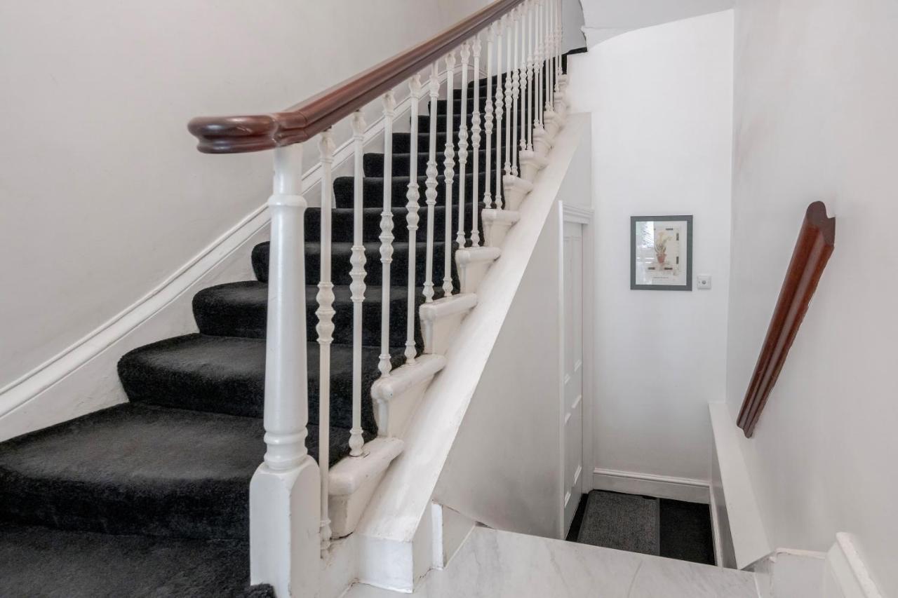 Oxford Street Homestay ロンドン エクステリア 写真